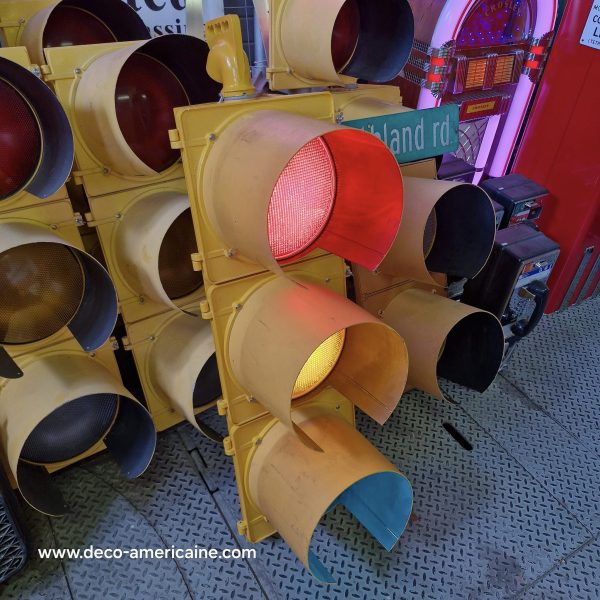 feu tricolore américain à 3 voies avec fixation plafond et câblé 125cm jaune (copie)