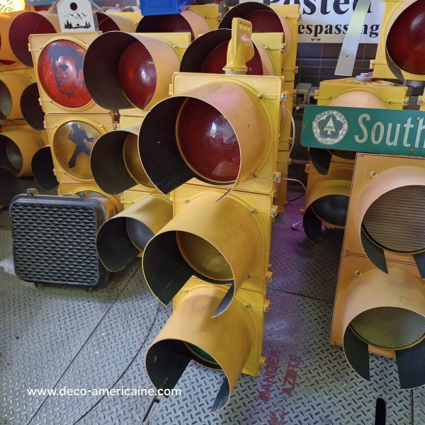 feu tricolore américain à 3 voies avec fixation plafond et câblé 125cm jaune (copie)