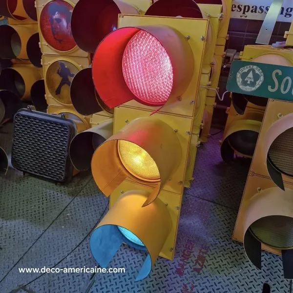 feu tricolore américain à 3 voies avec câblé 110cm jaune (copie)