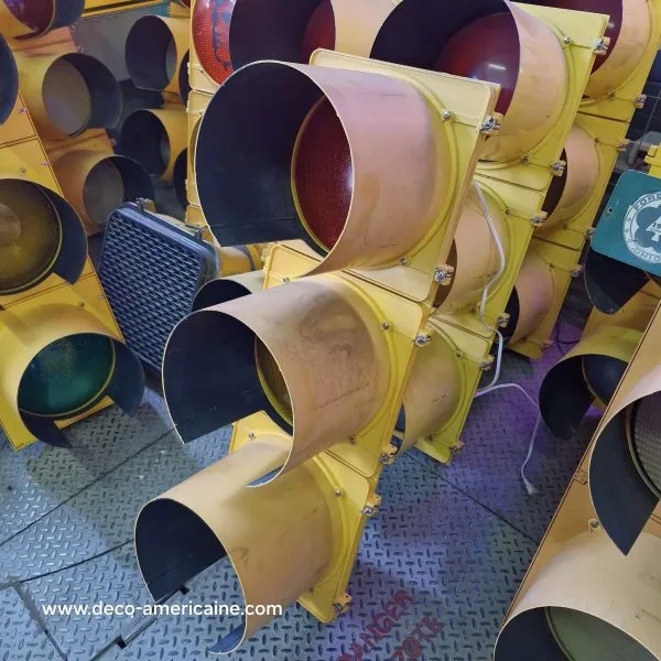 feu tricolore américain à 3 voies avec câblé 110cm jaune (copie)