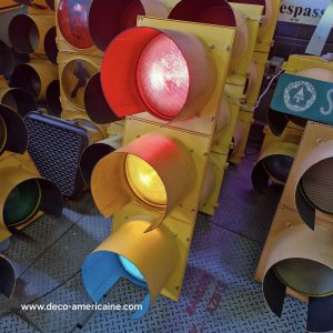 feu tricolore américain à 3 voies avec câblé 110cm jaune (copie)