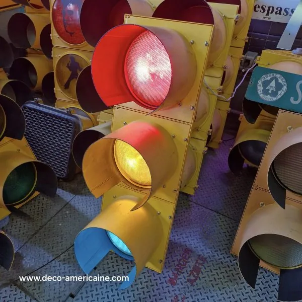 feu tricolore américain à 3 voies avec câblé 110cm jaune (copie)