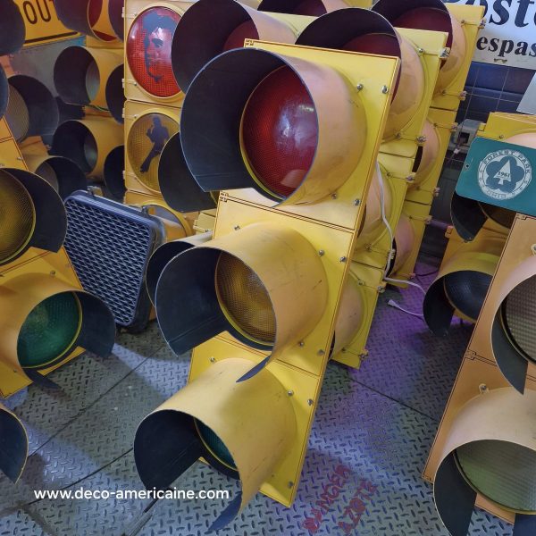 feu tricolore américain à 3 voies avec câblé 110cm jaune (copie)