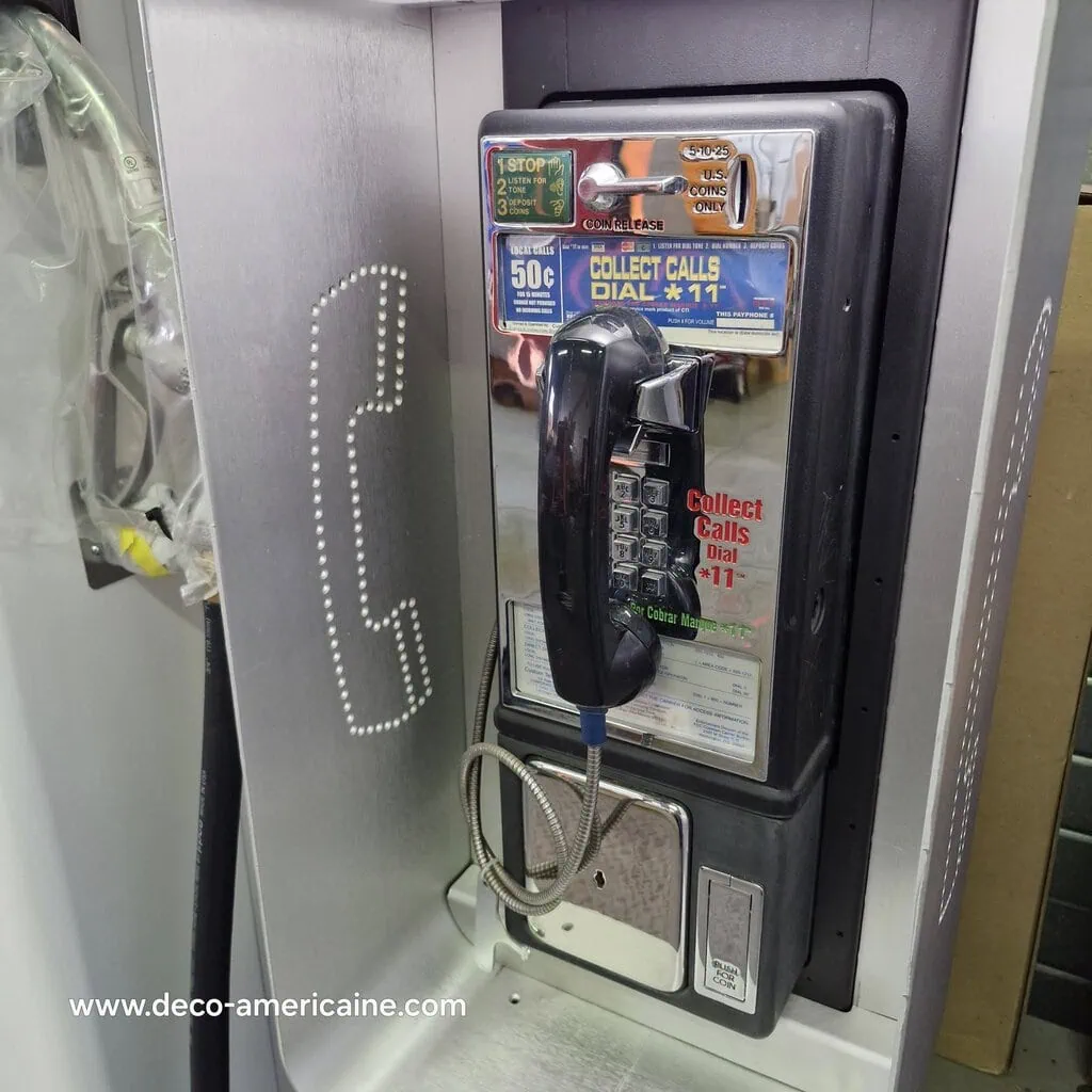 payphone vintage de rue américain authentique avec cabine provenance californie "brand new old stock"