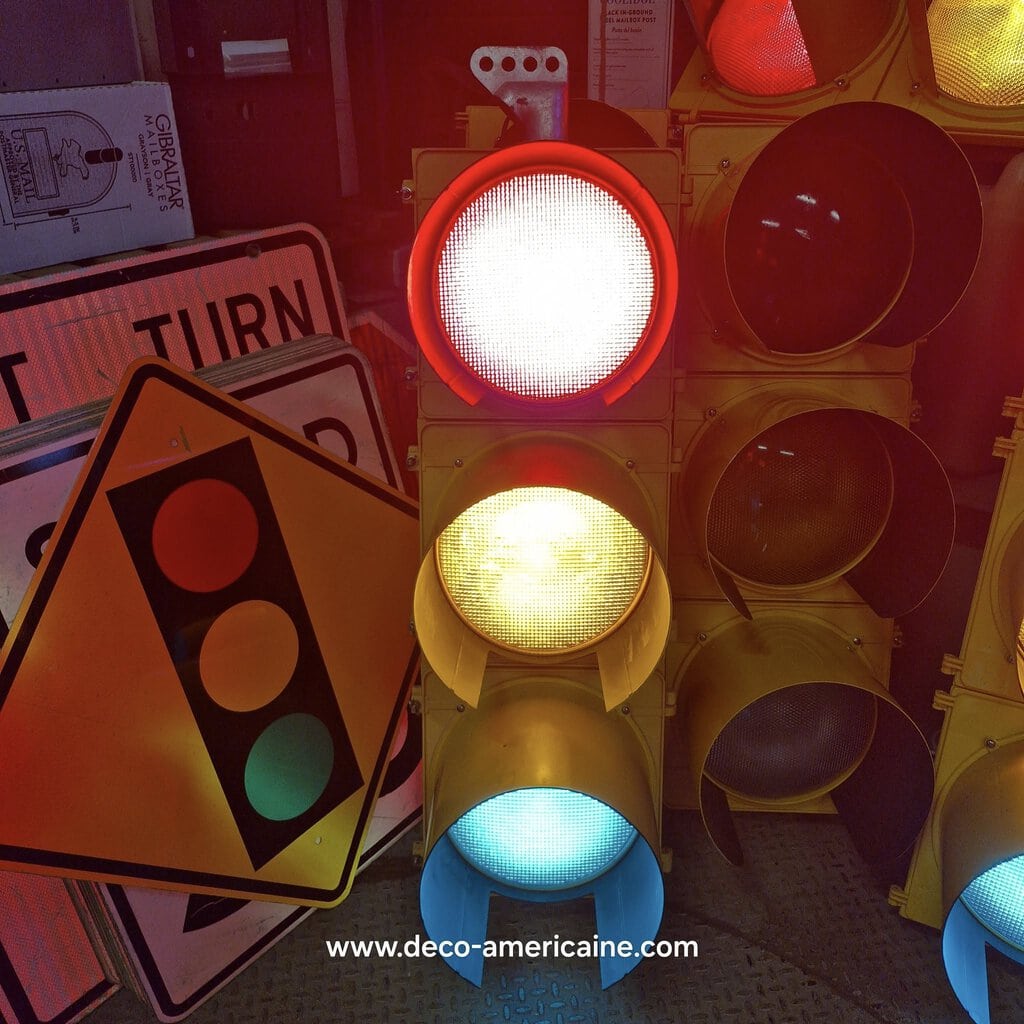 feu tricolore américain à 3 voies avec fixation plafond et câblé 125cm jaune (copie)