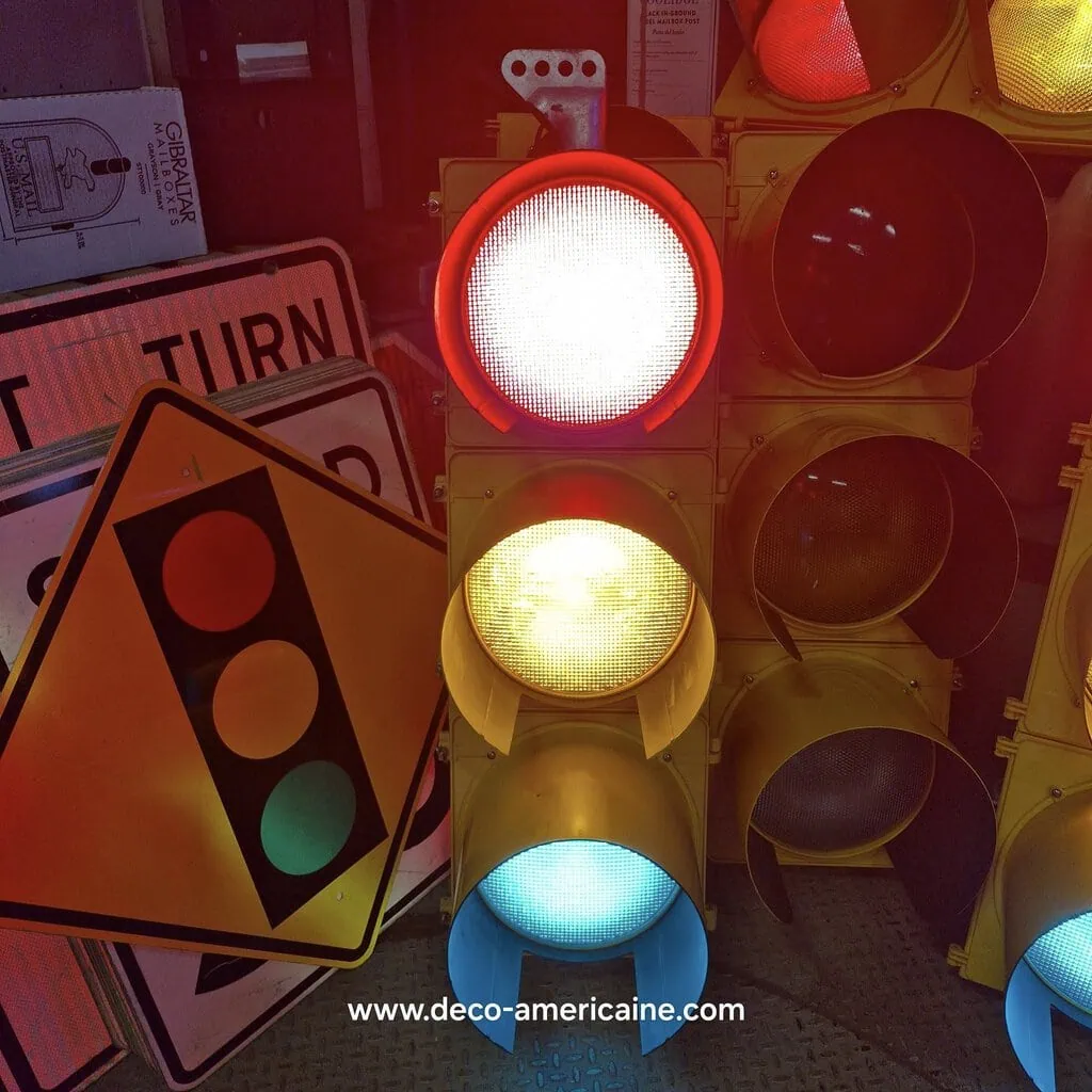 feu tricolore américain à 3 voies avec fixation plafond et câblé 125cm jaune (copie)