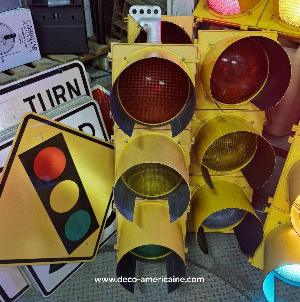 feu tricolore américain à 3 voies avec fixation plafond et câblé 125cm jaune (copie)