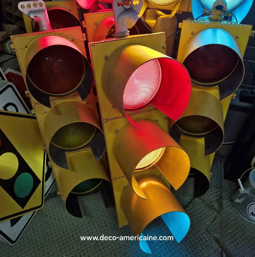 feu tricolore américain à 3 voies avec fixation plafond et câblé 125cm jaune (copie)