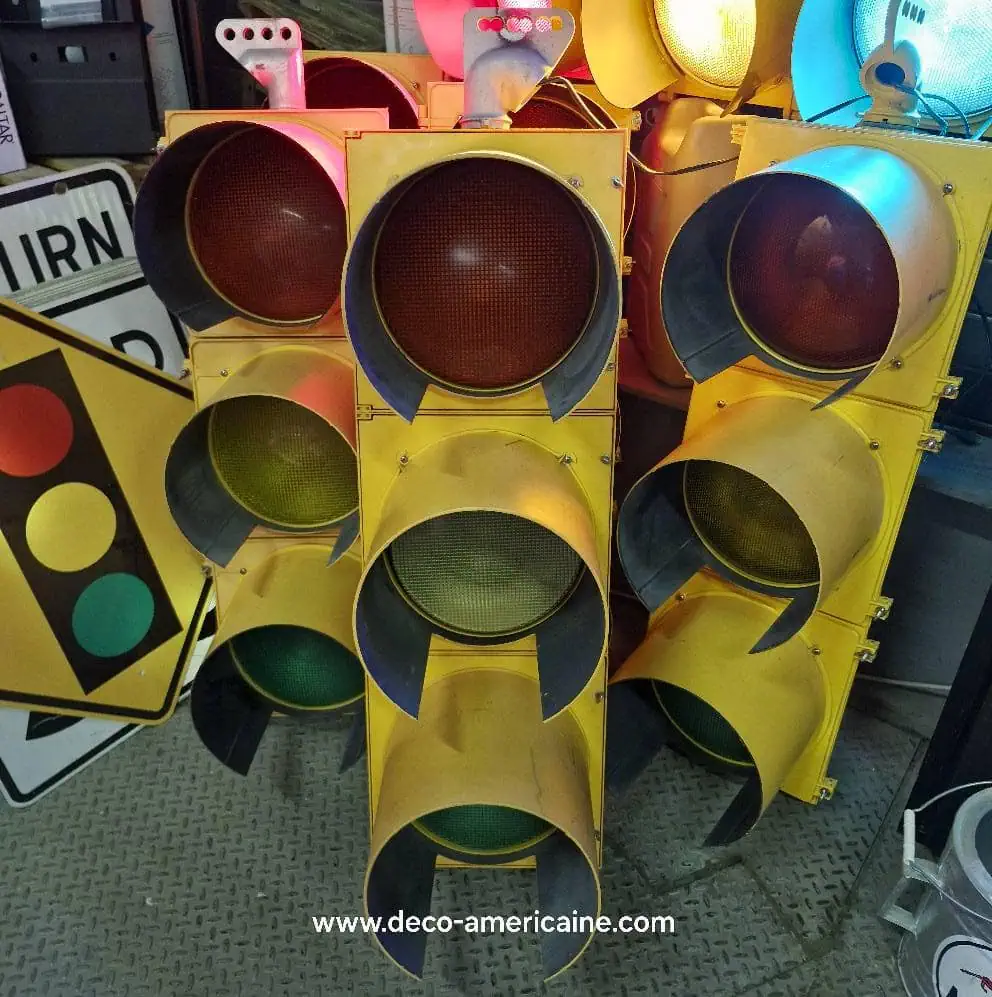 feu tricolore américain à 3 voies avec fixation plafond et câblé 125cm jaune (copie)