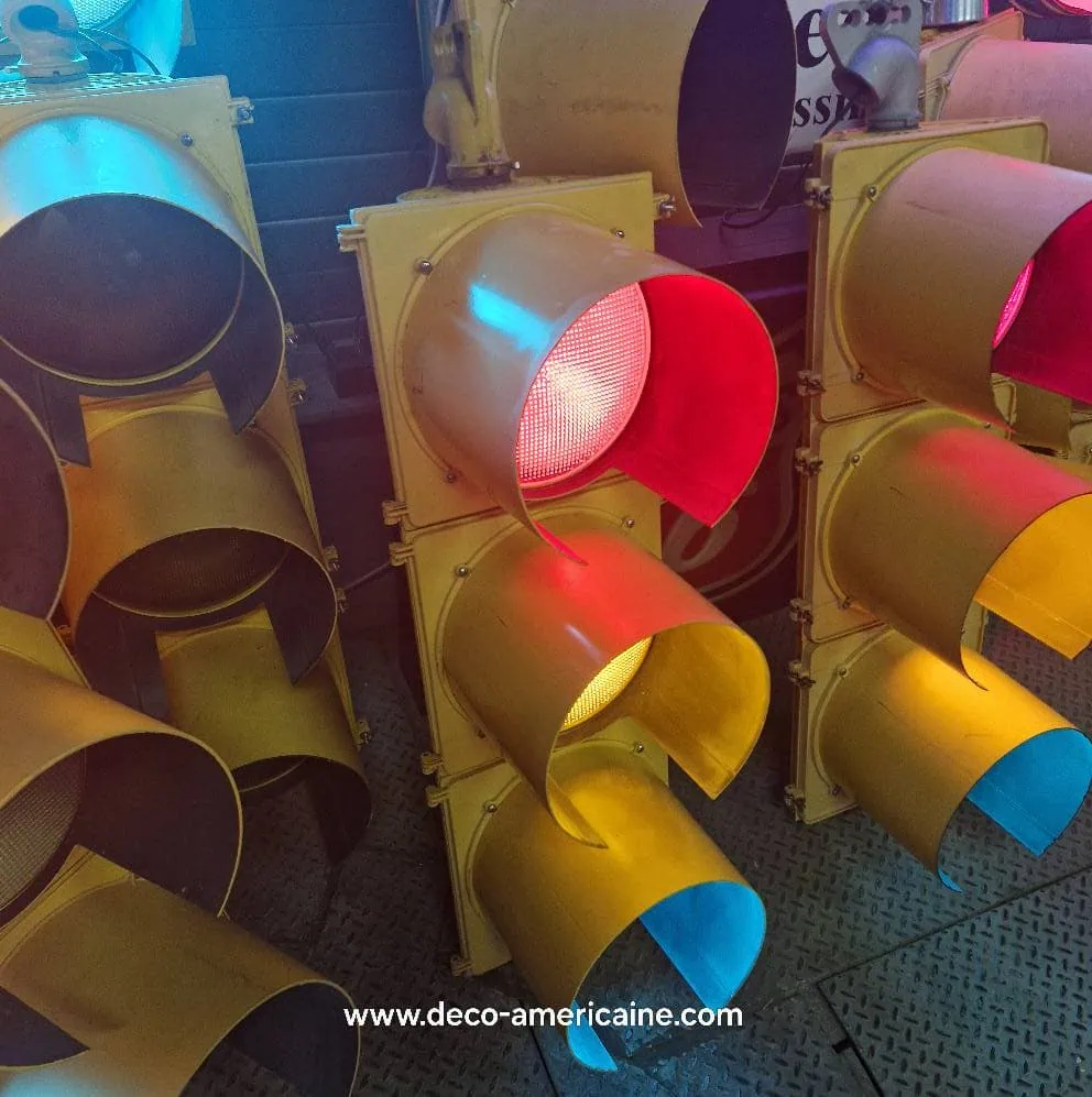 feu tricolore américain à 3 voies avec fixation plafond et câblé 125cm jaune (copie)