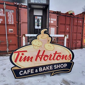 enseigne Tim Hortons Cafe & Bake Shop