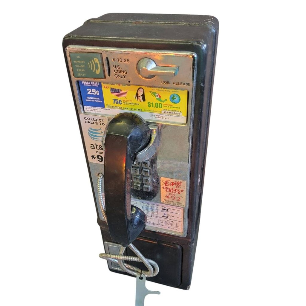téléphone payphone américain de rue avec monnayeur et stickers origine californie