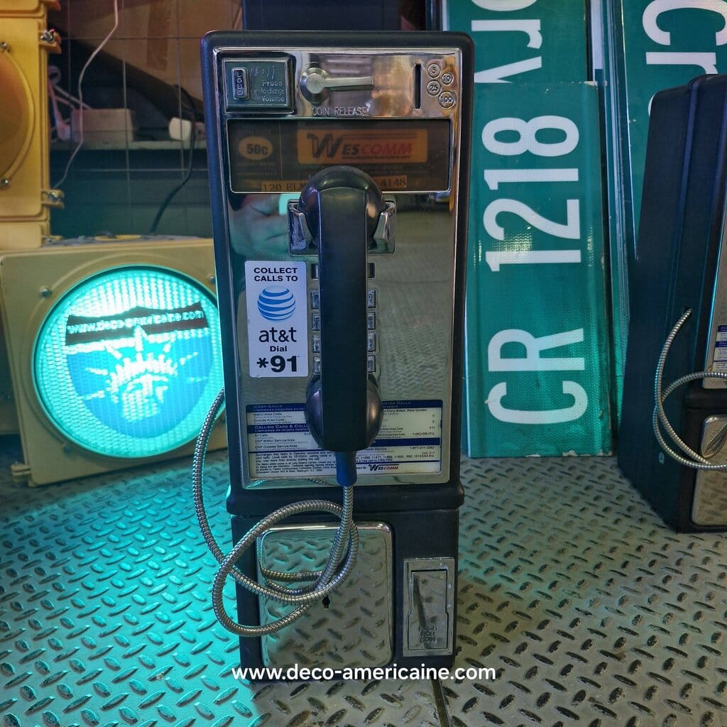 téléphone payphone américain de rue avec monnayeur et stickers wescomm