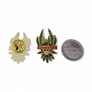 pin's pour chapeau, casquette, blouson en cuir ou tissu thématique biker