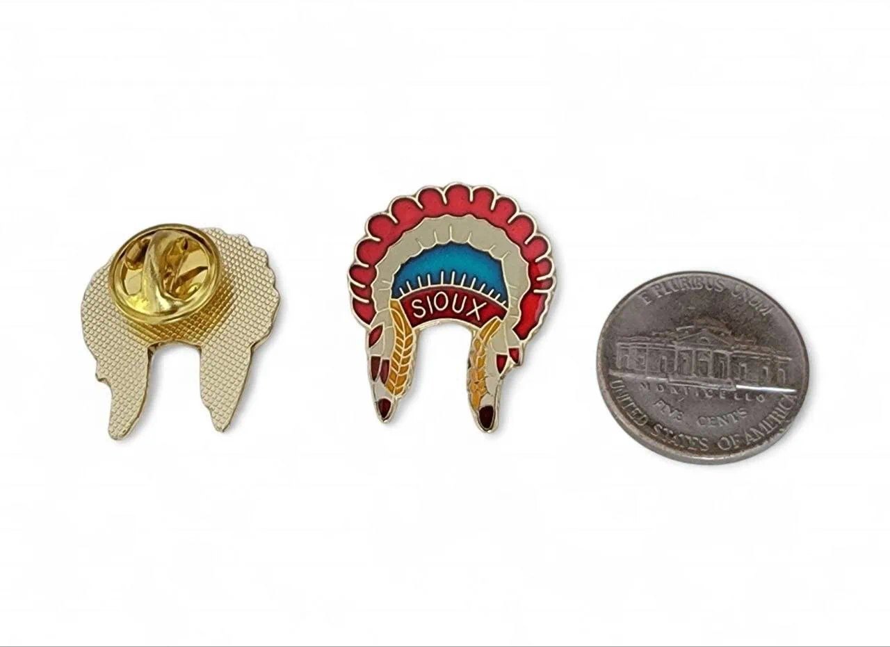 pin's pour chapeau, casquette, blouson en cuir ou tissu thématique indian