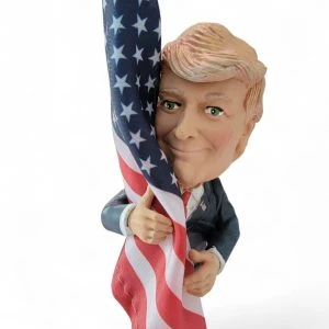 président trump bobblehead (enlaçant le drapeau américain) président trump bobblehead (enlaçant le drapeau américain)