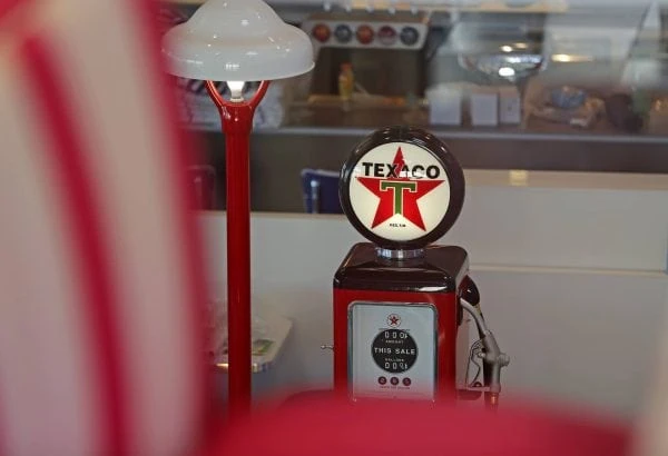 pompe-a-essence-americaine-texaco-samys-diner-albi