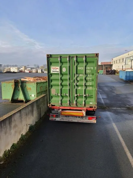 arrivee du container de tresors americains import deco americaine en france 2024