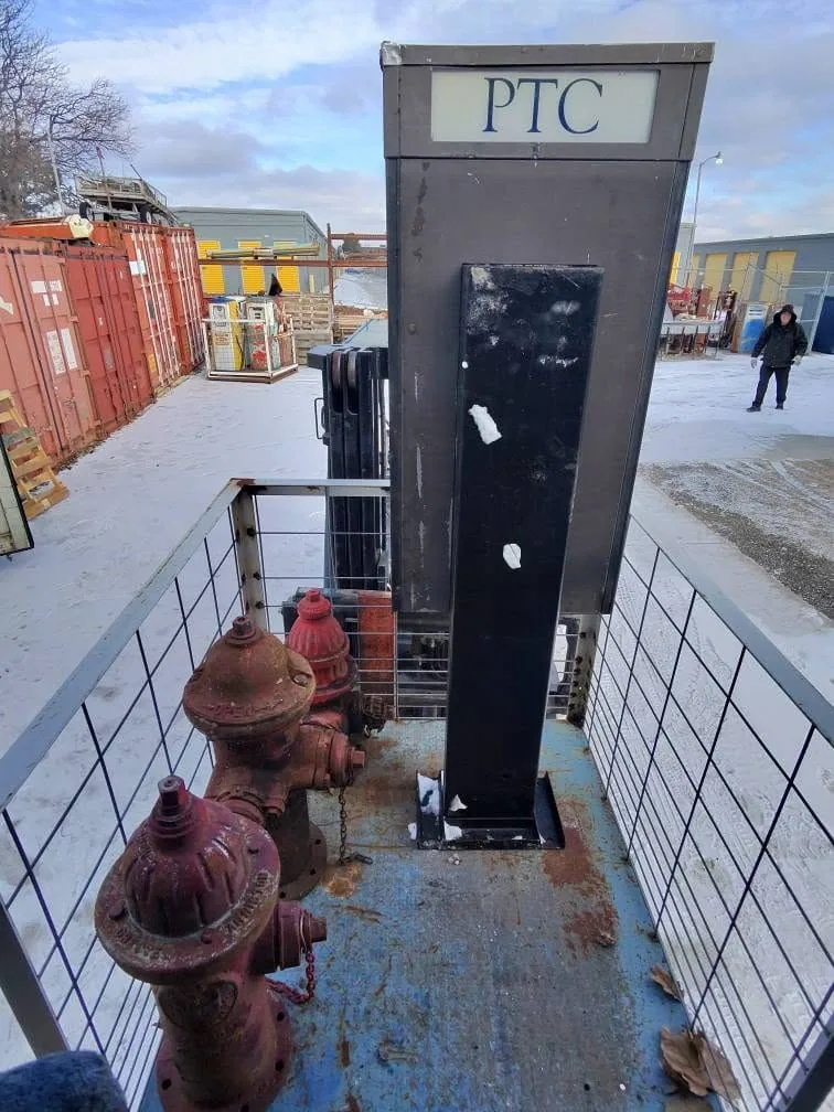 cabine telephonique et bornes a incendie americaines authentiques